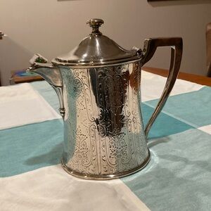 Silveplate insulated coffee/hot water urn